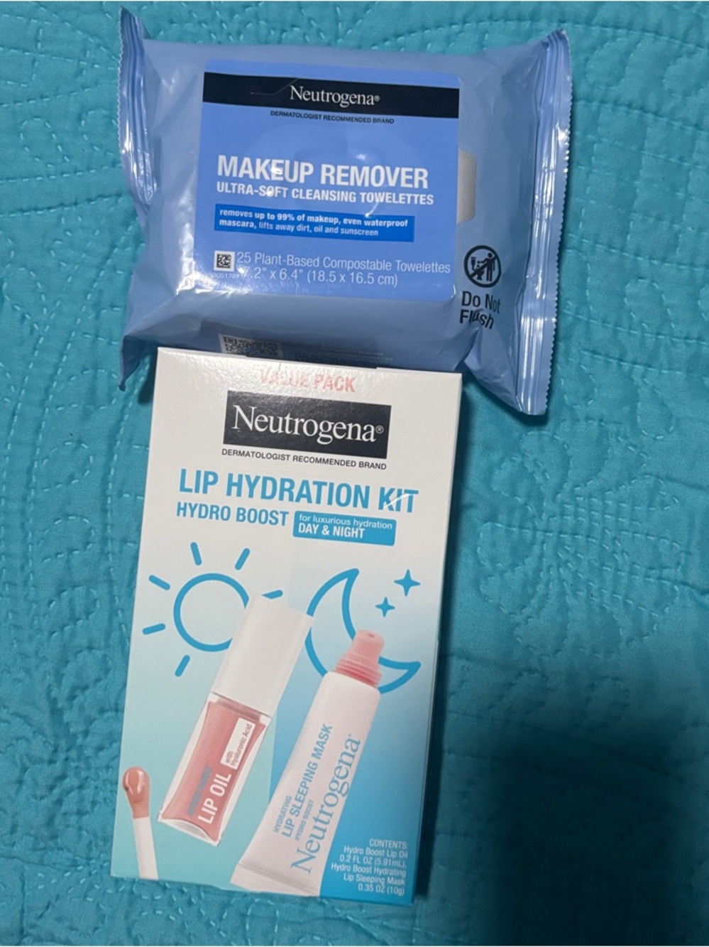 Neutrogena Lip Hydration Kit with Makeup Remover Towelettes - blue